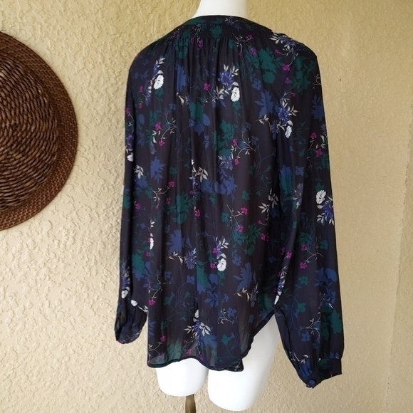 Torrid dark floral crepe tie‎ neck top - Picture 3 of 6